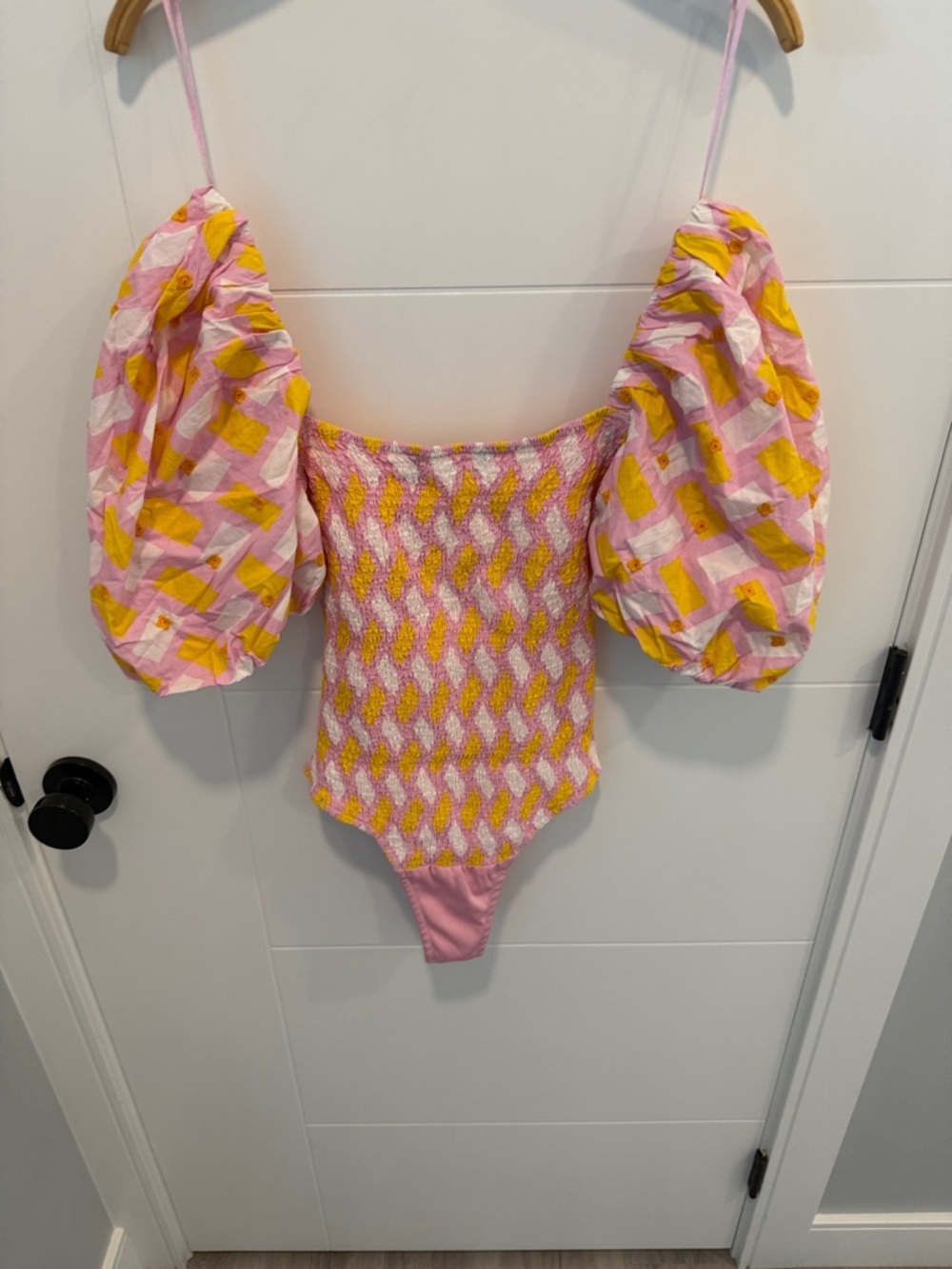 Zara Pink & Yellow Puff-Sleeve One-Piece Bodysuit with Geometric Print size XS - Picture 4 of 5